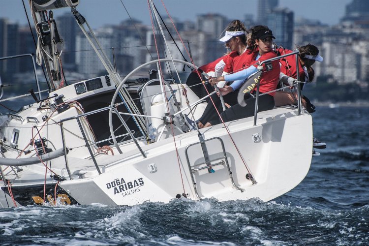 Eker-Sailing-Team-8-Deniz-Kizinin-birincisi-oldu.jpg
