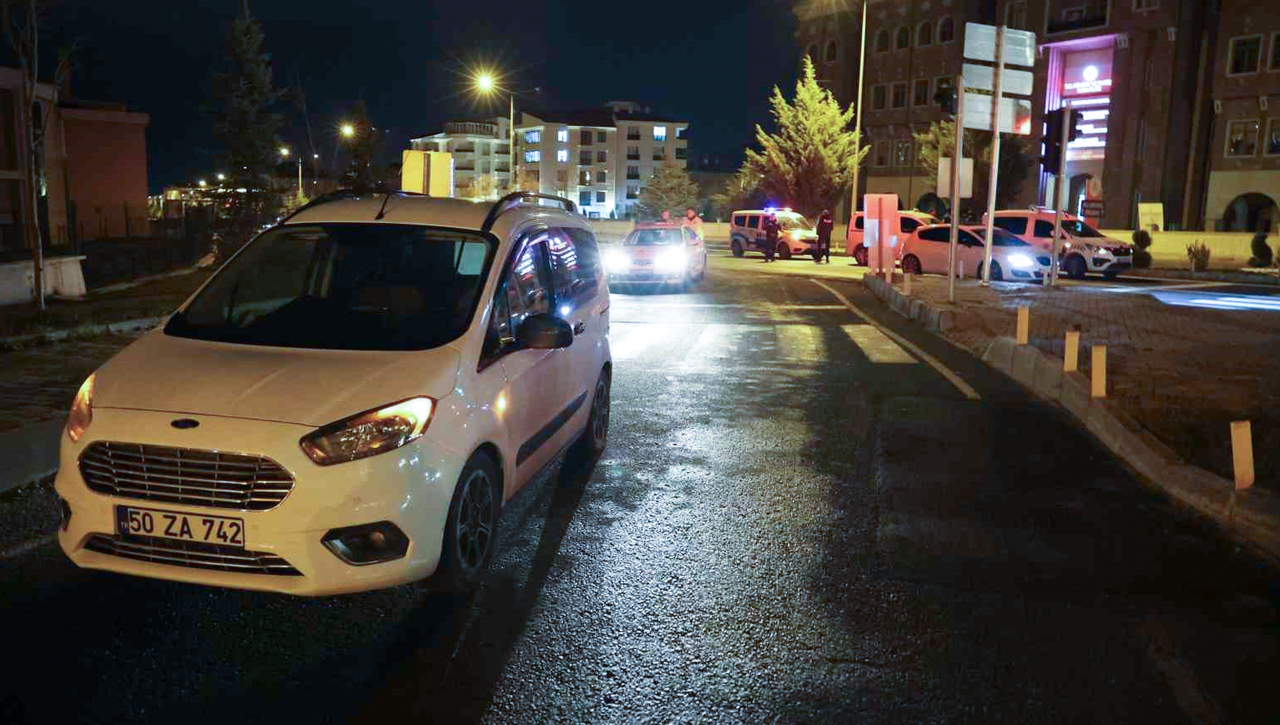 Sürücüsünün Kaçmaya Çalıştığı Polis Ateş Ederek Durdurdu