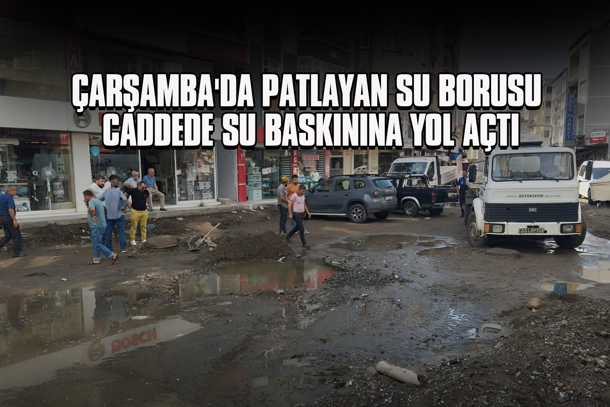 Çarşamba'da Patlayan Su Borusu Caddede Su Baskınına Yol Açtı