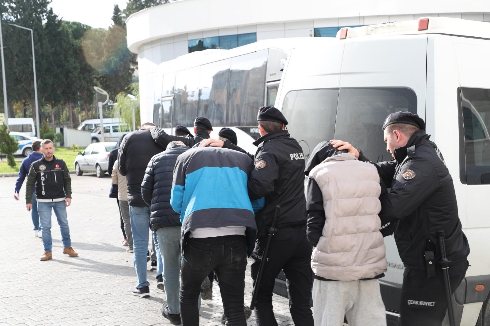 SAMSUN'DA ARANAN 704 ŞAHIS YAKALANDI, ÇOK SAYIDA MİKTARDA MADDE ELE GEÇİRİLDİ