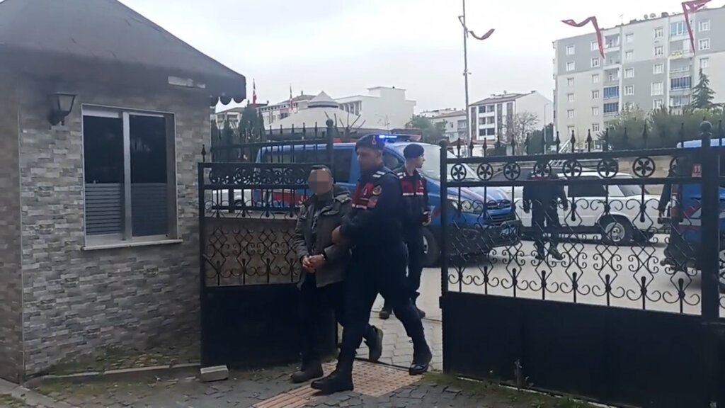 Samsun'da annesini döverek altınları çalan oğul yakalandı samsun manşet haberleri Samsun manşet - samsun haberleri