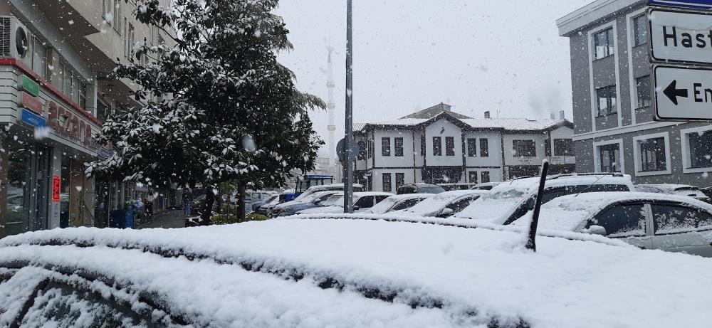 Samsun'un yüksek kesimlerinde yoğun kar yağışı: vezirköprü'de okullar tatil edildi samsun manşet haberleri Samsun manşet - samsun haberleri