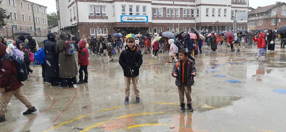 Samsun'un yüksek kesimlerinde yoğun kar yağışı: vezirköprü'de okullar tatil edildi samsun manşet haberleri Samsun manşet - samsun haberleri