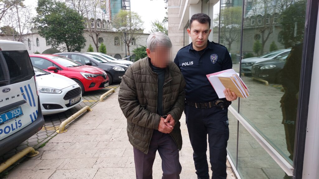 Yaşlı adam parkta oturan üniversite öğrencisi kızı tacizden gözaltına alındı samsun manşet haberleri Samsun manşet - samsun haberleri