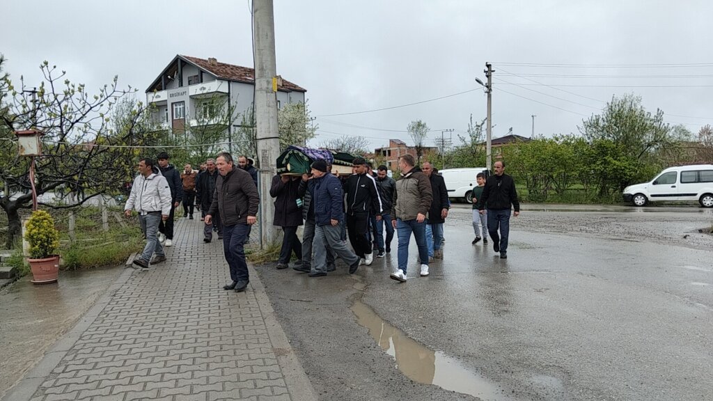 Eşi tarafından vurulan kadın toprağa verildi samsun manşet haberleri Samsun manşet - samsun haberleri
