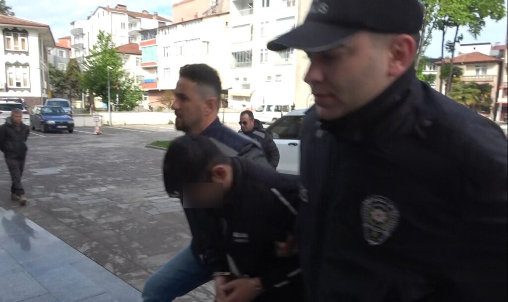 Taş kokainle yakalandılar! Metafizik uzmanı adliyeye sevk edildi samsun manşet haberleri Samsun manşet - samsun haberleri
