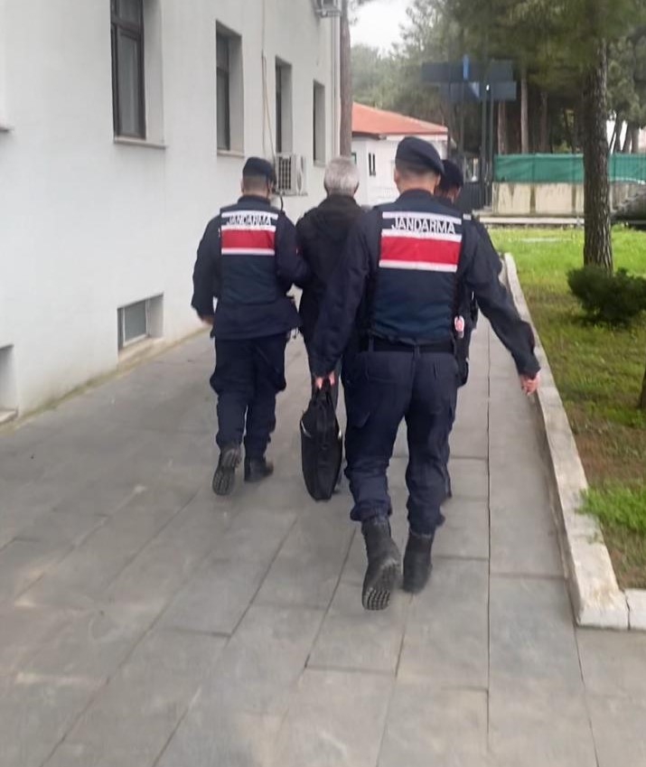 Samsun’da 11 yıl cezalı şahıs saklandığı evde yakalandı samsun manşet haberleri Samsun manşet - samsun haberleri