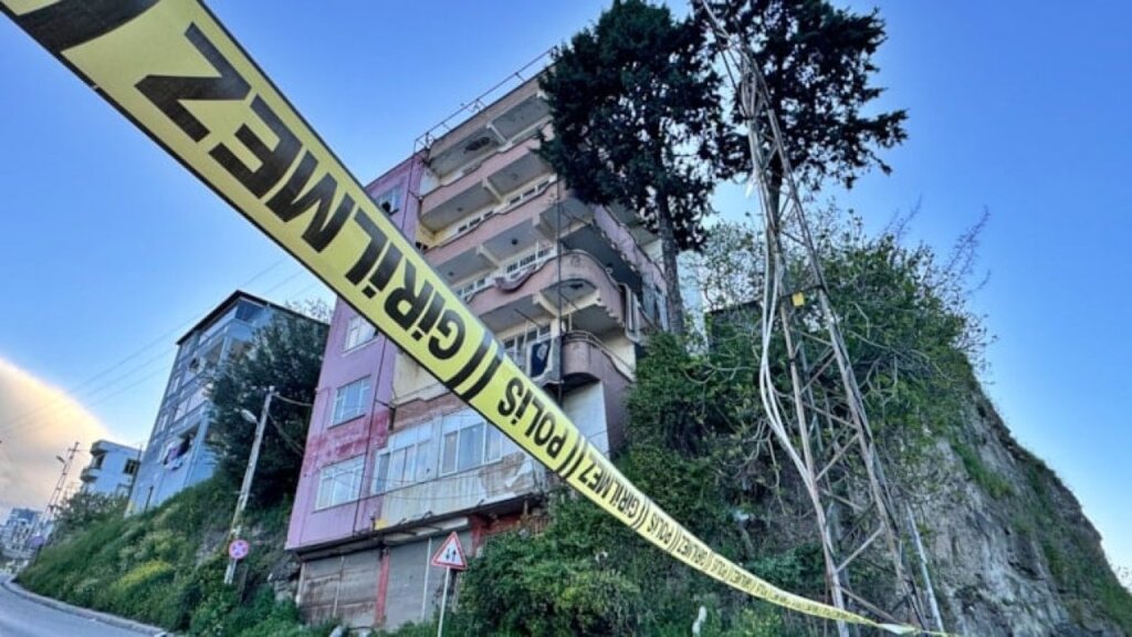 Canik’te kabus tekrarlandı: aynı yerde i̇kinci heyelan samsun manşet haberleri Samsun manşet - samsun haberleri