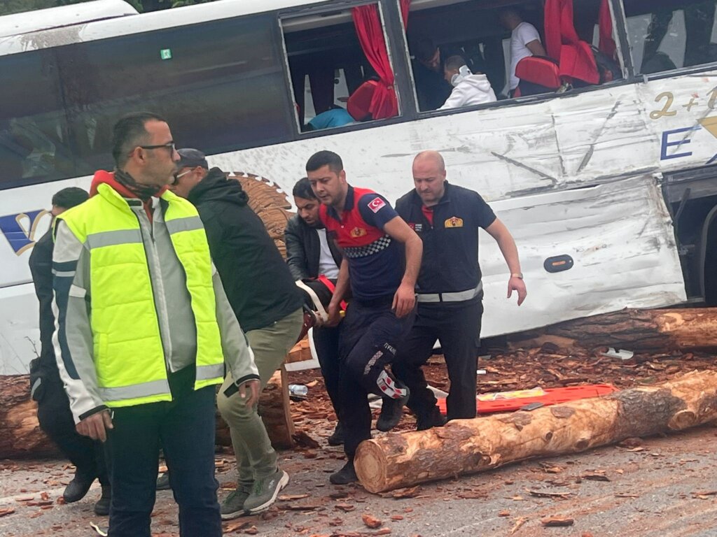 Çanakkale'de korkunç kaza: 6 ölü, çok sayıda yaralı samsun manşet haberleri Samsun manşet - samsun haberleri