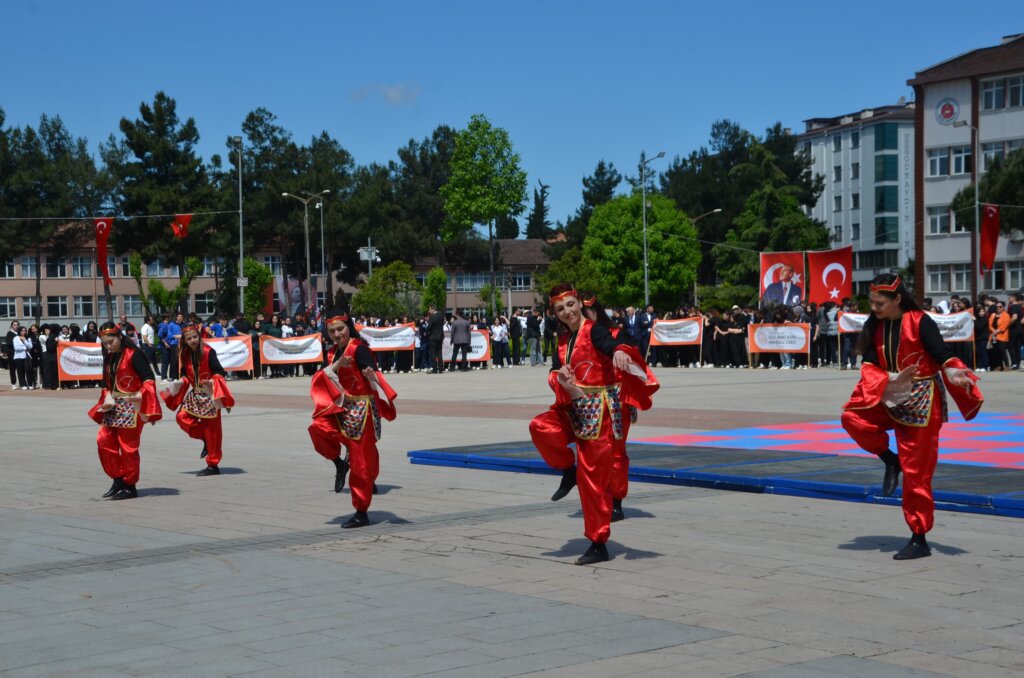Bafra'da 19 mayıs kutlamaları renkli görüntülere sahne oldu samsun manşet haberleri Samsun manşet - samsun haberleri
