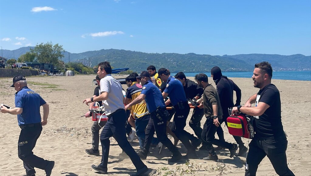 Boğulmak üzere olan üç öğrenci son anda kurtarıldı samsun manşet haberleri Samsun manşet - samsun haberleri
