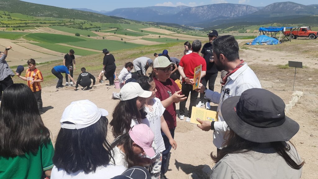 Oymaağaç höyüğü’nde gençlere arkeoloji eğitimi samsun manşet haberleri Samsun manşet - samsun haberleri
