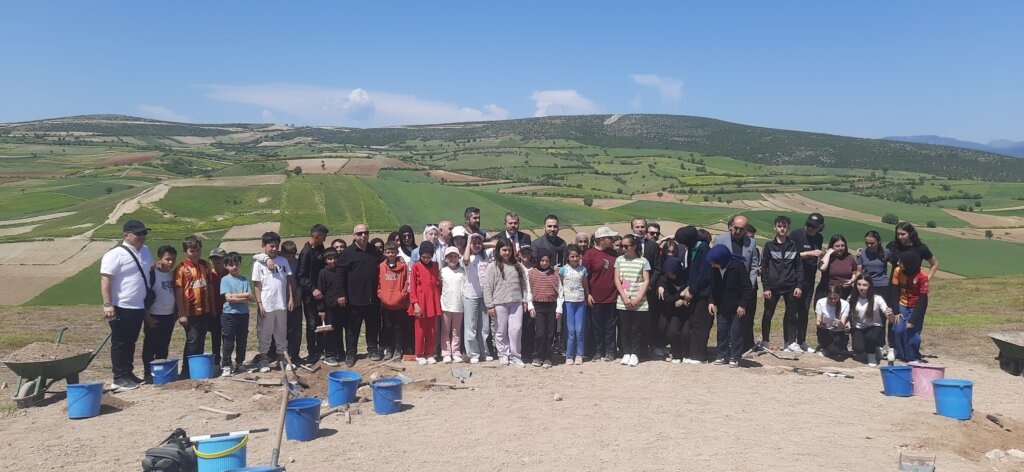 Oymaağaç höyüğü’nde gençlere arkeoloji eğitimi samsun manşet haberleri Samsun manşet - samsun haberleri