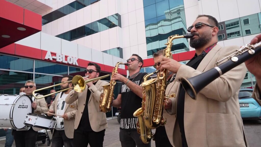 Gözyaşları bu kez sevinç i̇çin: kanseri yenen benay’a duygusal tören samsun manşet haberleri Samsun manşet - samsun haberleri