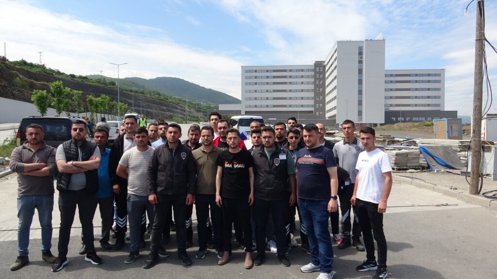 Şehir hastanesi i̇nşaatında 3 aydır maaş almayan güvenlik görevlileri maaşlarını i̇stiyor samsun manşet haberleri Samsun manşet - samsun haberleri