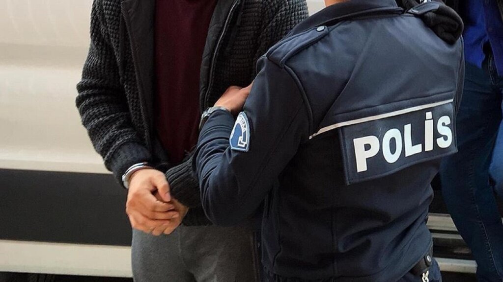 Bafra'da 5 yıl hapis cezası bulunan şahıs sokakta kıskıvrak yakalandı samsun manşet haberleri Samsun manşet - samsun haberleri