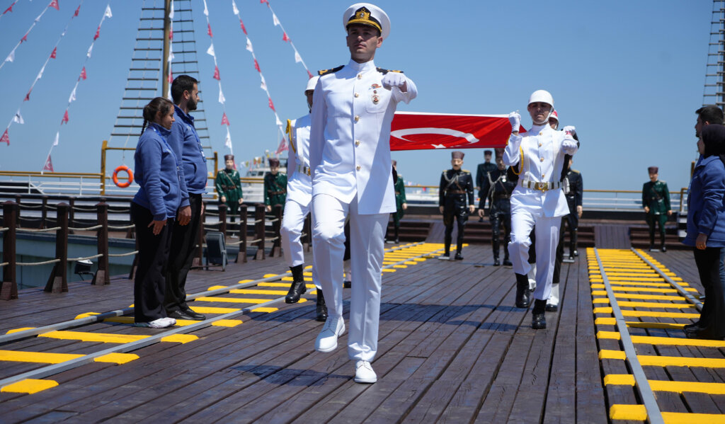 Samsun'da 19 mayıs bayrak devir teslim töreni samsun manşet haberleri Samsun manşet - samsun haberleri