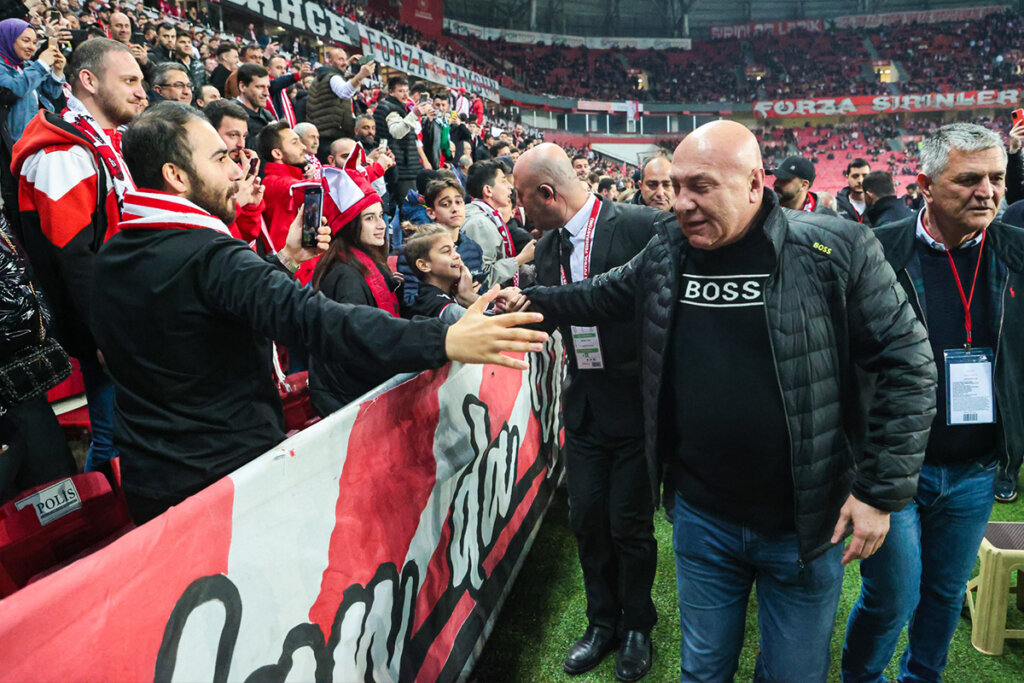 Samsunspor başkanı yüksel yıldırım, yılın kulüp başkanı seçildi samsun manşet haberleri Samsun manşet - samsun haberleri