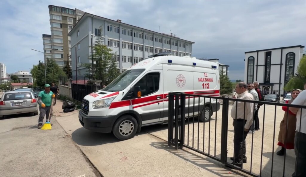 Samsun'da okul kantininde skandal! Dönerden 4 öğrenci hastanelik oldu samsun manşet haberleri Samsun manşet - samsun haberleri
