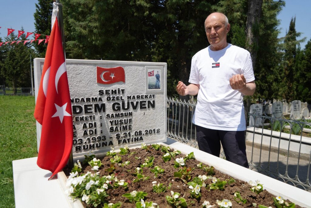 Samsun’da arefe günü şehitlikte derin hüzün samsun manşet haberleri Samsun manşet - samsun haberleri