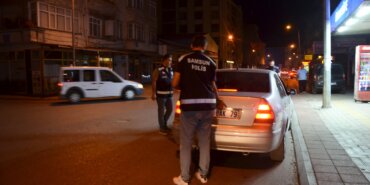 bafrada-huzur-uygulamasi-silah-ve-uyusturucu-ele-gecirildi