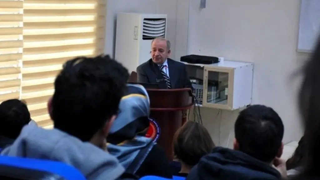 Prof. Dr. İzzet özgenç kimdir? Hangi kitapları yazdı? Samsun manşet haberleri Samsun manşet - samsun haberleri
