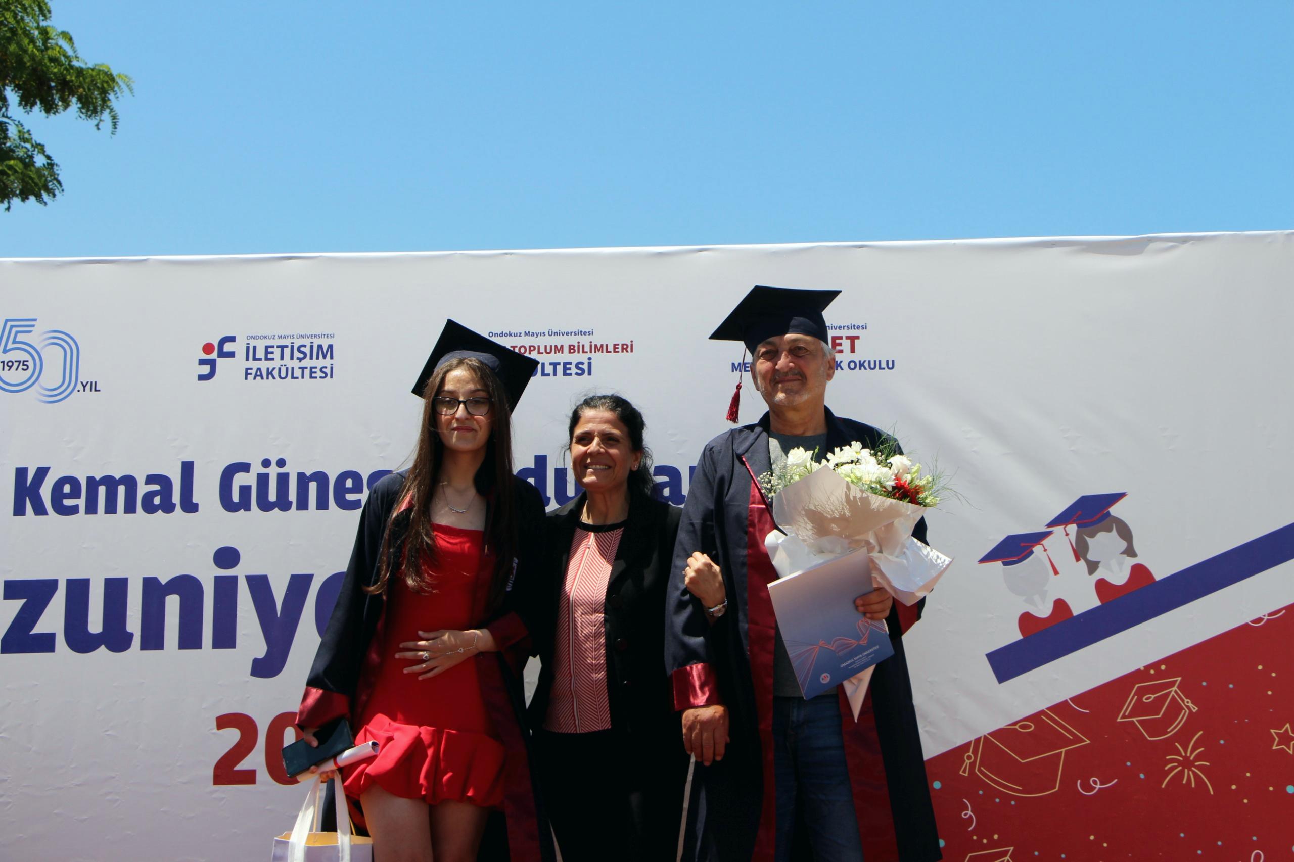 Kızının mezuniyetinde babasına da sürpriz yaptılar samsun manşet haberleri Samsun manşet - samsun haberleri