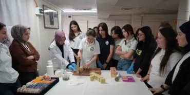 lise-ogrencileri-kenevirin-zararsiz-yuzu-ile-tanisti-kenevirden-sabun-yapti