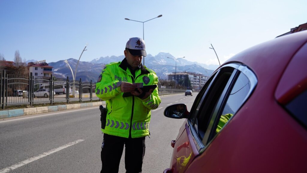 Samsun-ankara karayolunda bayram trafiğine sıkı denetim samsun manşet haberleri Samsun manşet - samsun haberleri
