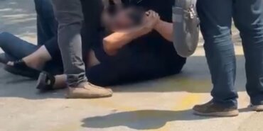 kadin-eski-esini-sokak-ortasinda-tekme-tokat-dovdu