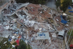 sindirgida-yikilan-binanin-muteahhidi-gozaltina-alindi