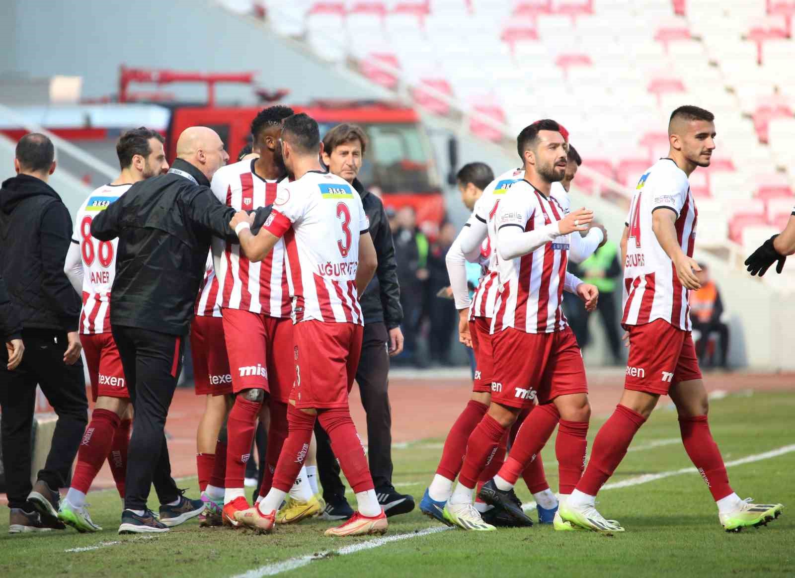 Sivasspor-evinde-kaybetmiyor-33f2d73e57469b1c6ea4e5762083f77c