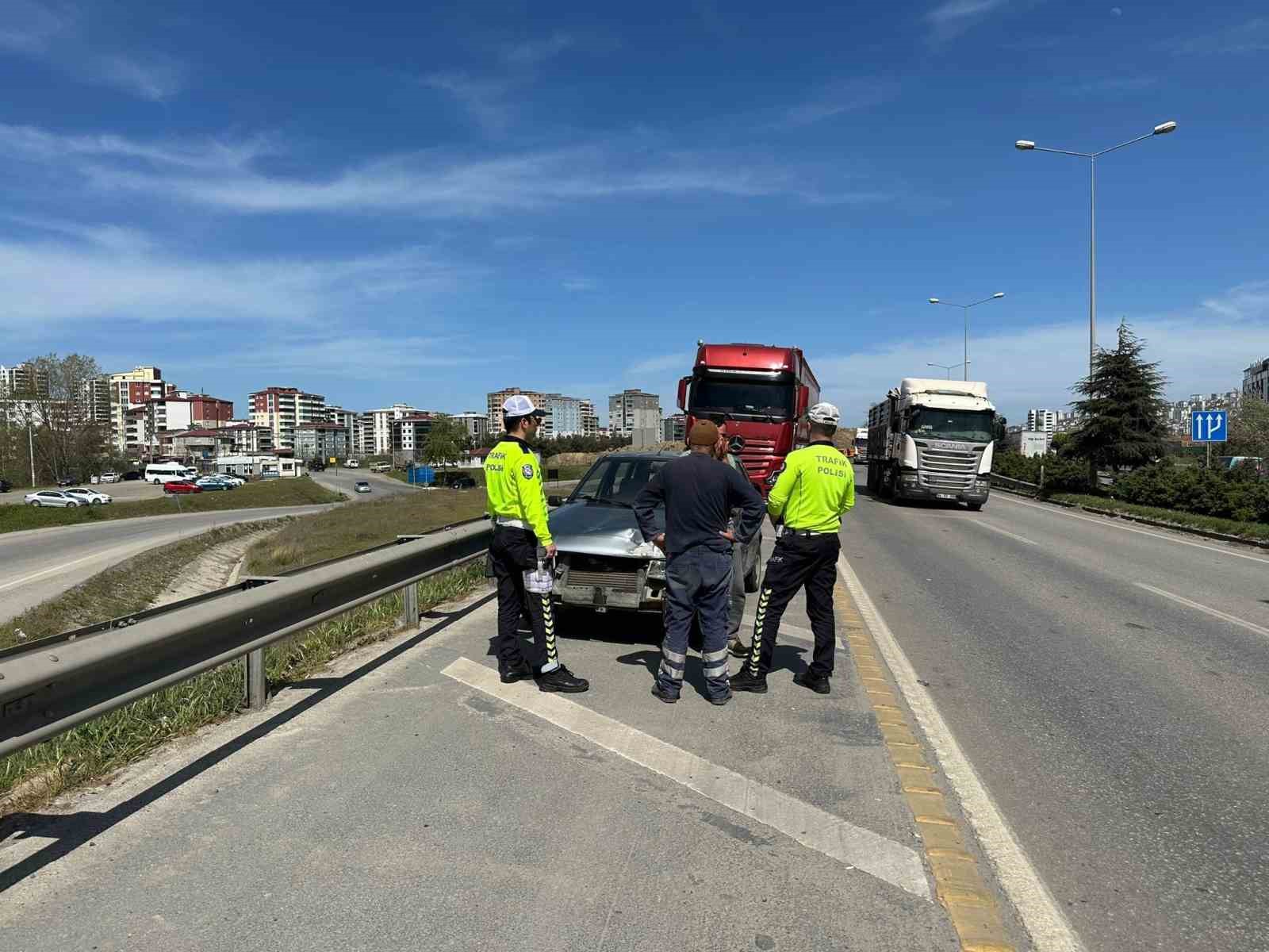 Tir-ile-otomobil-carpisti-821ee31af80bae632d9cb7bd3253832c