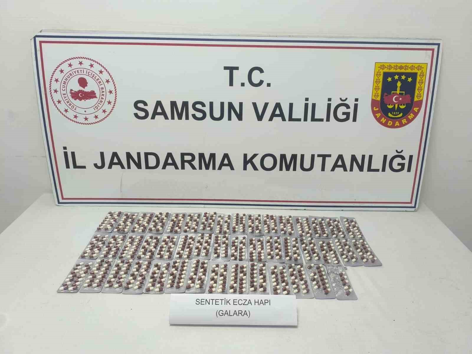 Jandarma-uyusturucu-madde-ele-gecirdi-47fa88413d81ad4b1e5787cbcea078fe