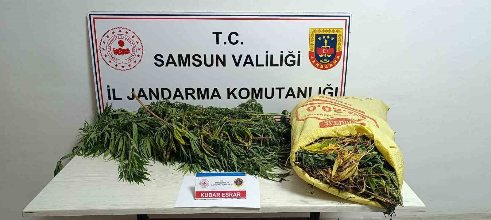 Jandarmaya-12-kilo-esrarla-yakalanan-kadin-tutuklandi-5ef37d6bf91c6ad7d131849bd083c6c2