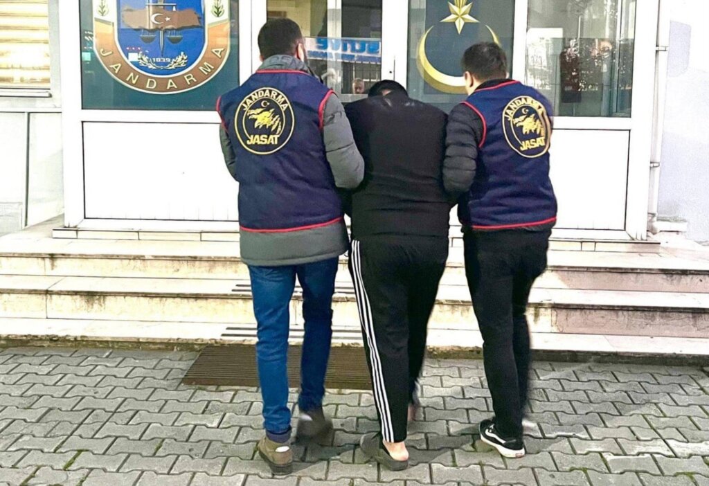Firari uyuşturucu suçluları jandarmaya yakalandı samsun manşet haberleri Samsun manşet - samsun haberleri