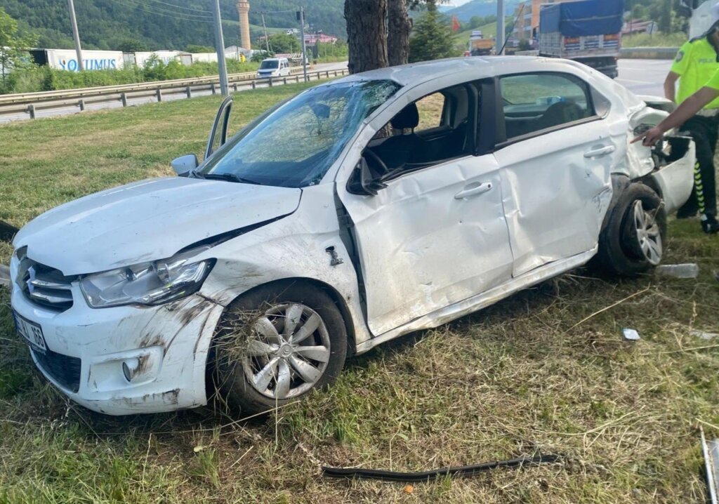 Samsun-ankara yolunda feci kaza: otomobil tırla çarpıştı, sürücü yaralandı samsun manşet haberleri Samsun manşet - samsun haberleri