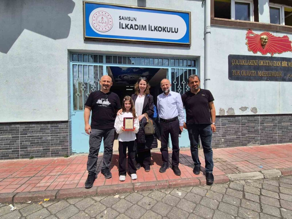 Samsunlu minik ressam dünya birincisi oldu samsun manşet haberleri Samsun manşet - samsun haberleri